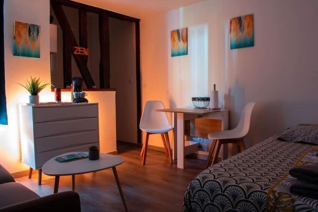 Studio Charmant Confortable Tv Centre Ville Louviers Esterno foto