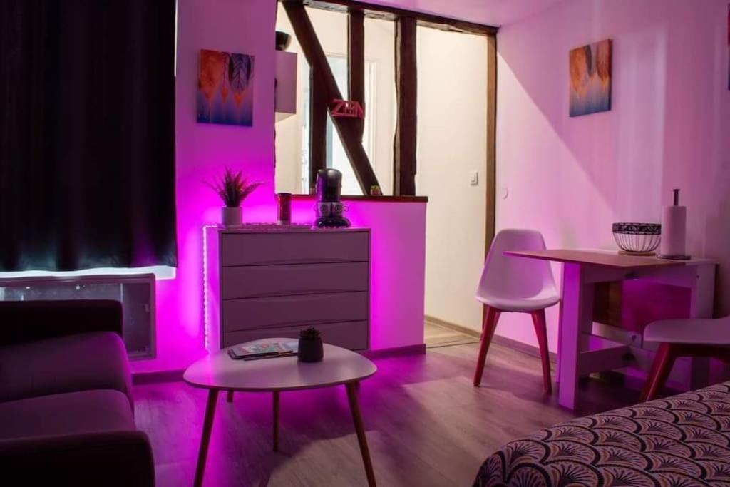 Studio Charmant Confortable Tv Centre Ville Louviers Esterno foto