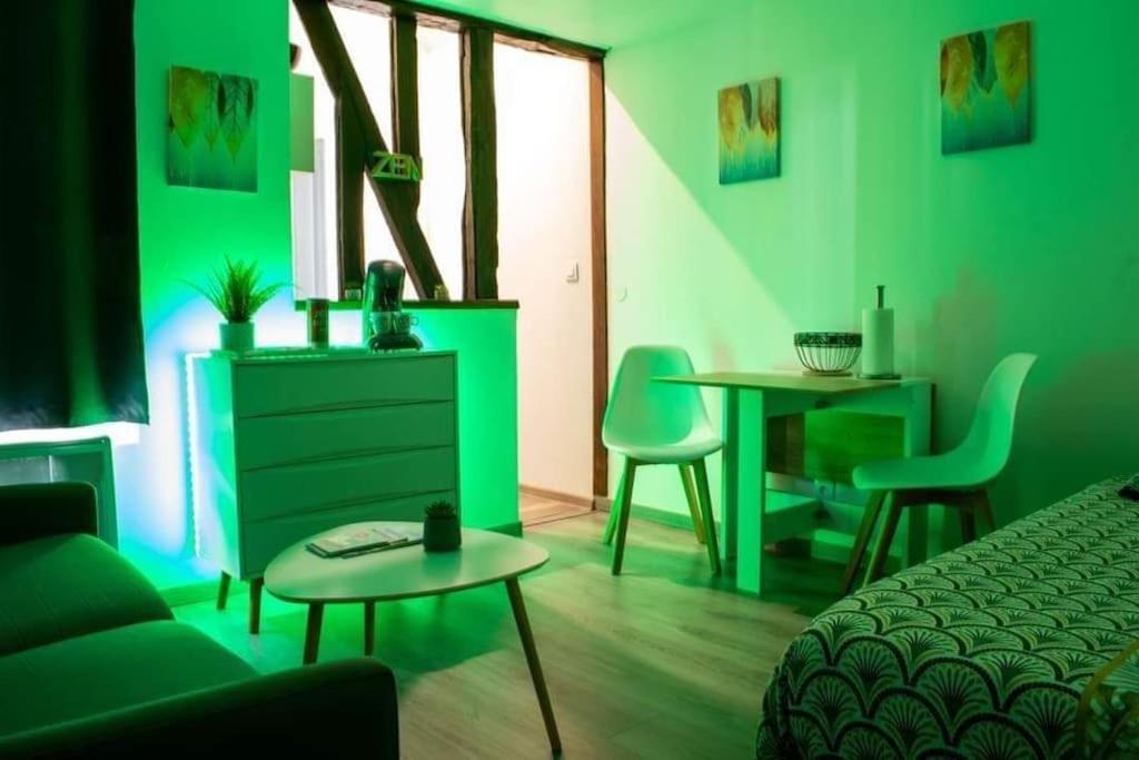 Studio Charmant Confortable Tv Centre Ville Louviers Esterno foto