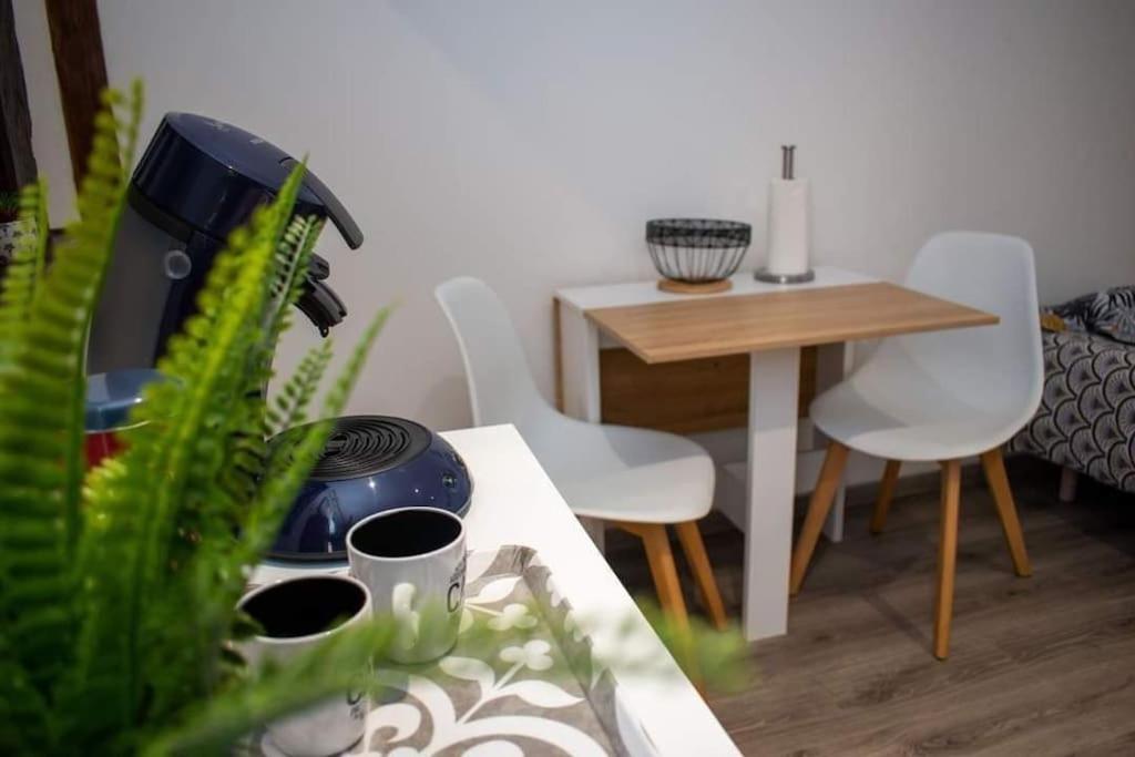 Studio Charmant Confortable Tv Centre Ville Louviers Esterno foto
