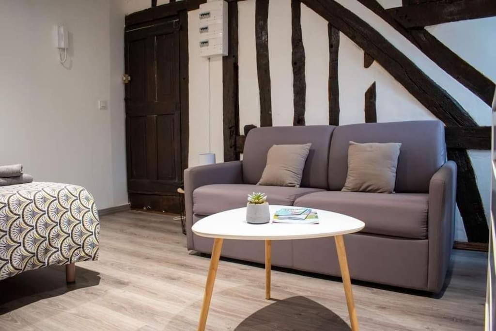 Studio Charmant Confortable Tv Centre Ville Louviers Esterno foto