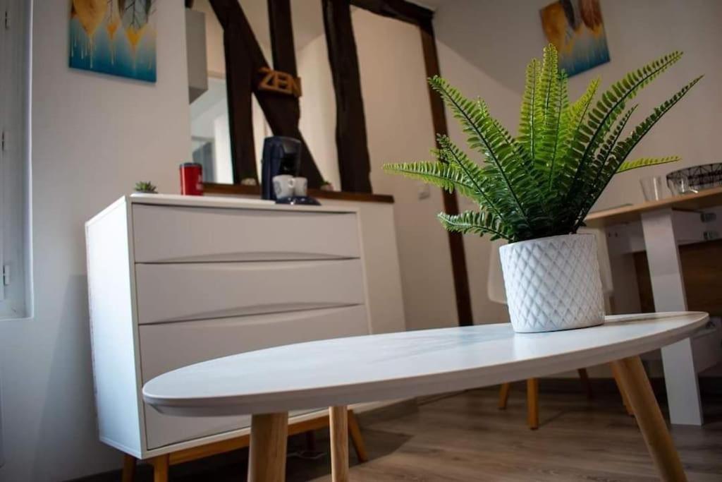 Studio Charmant Confortable Tv Centre Ville Louviers Esterno foto